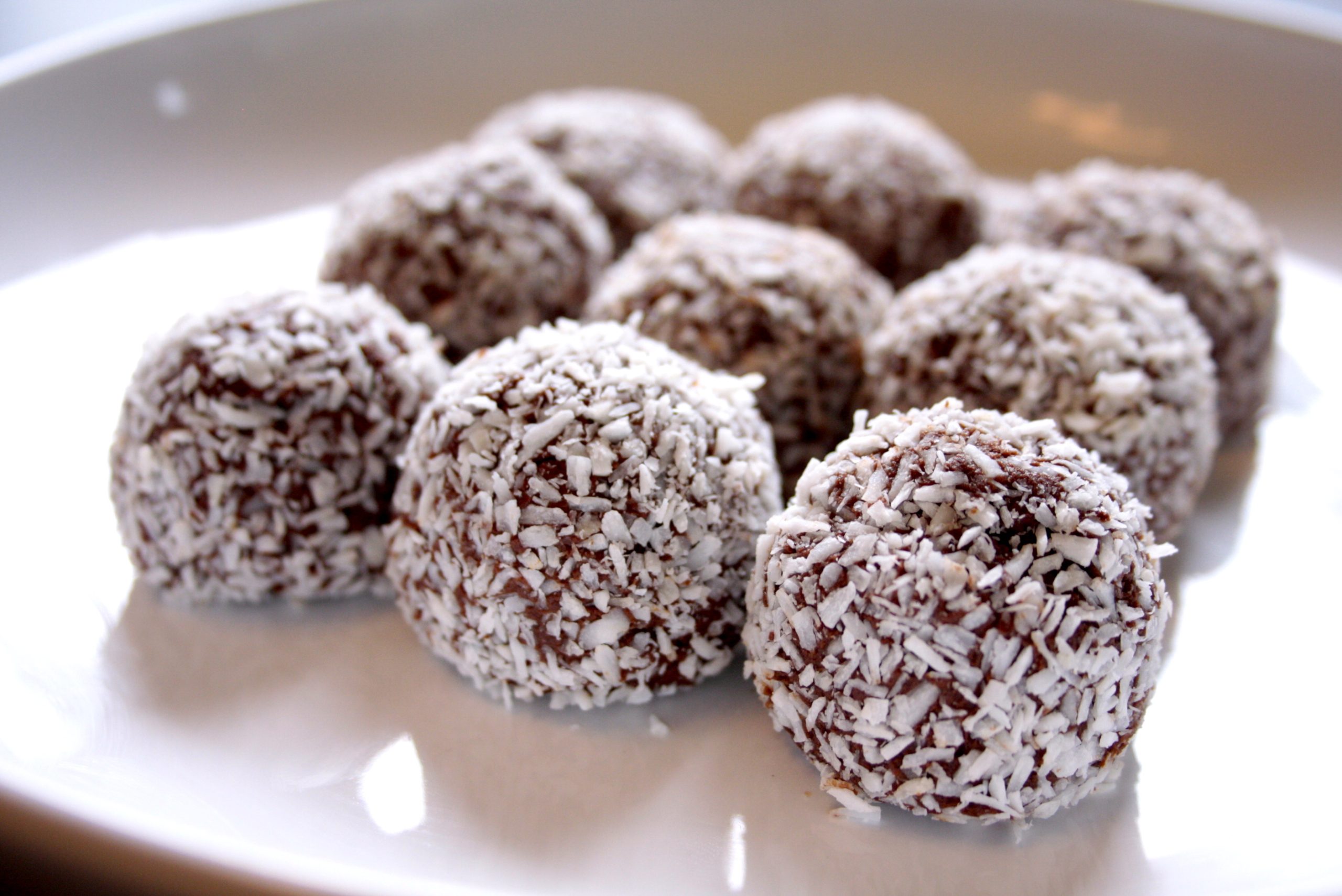 Бомбици со урми – здрава ужинка за пред вежбање