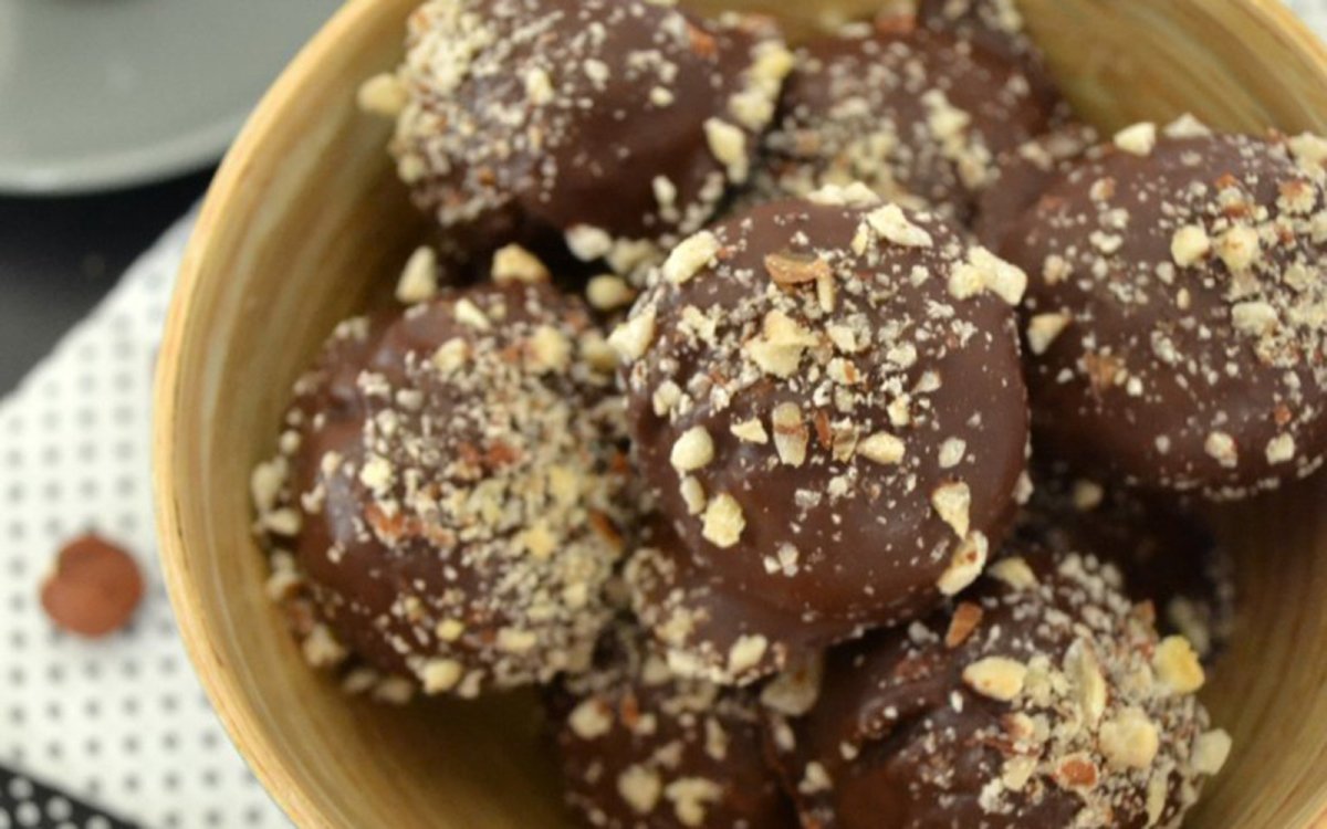 Здрава верзија на неодоливите Ferrero Rocher бомбици