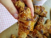 Кифлички од интегрално брашно и џем од кајсии