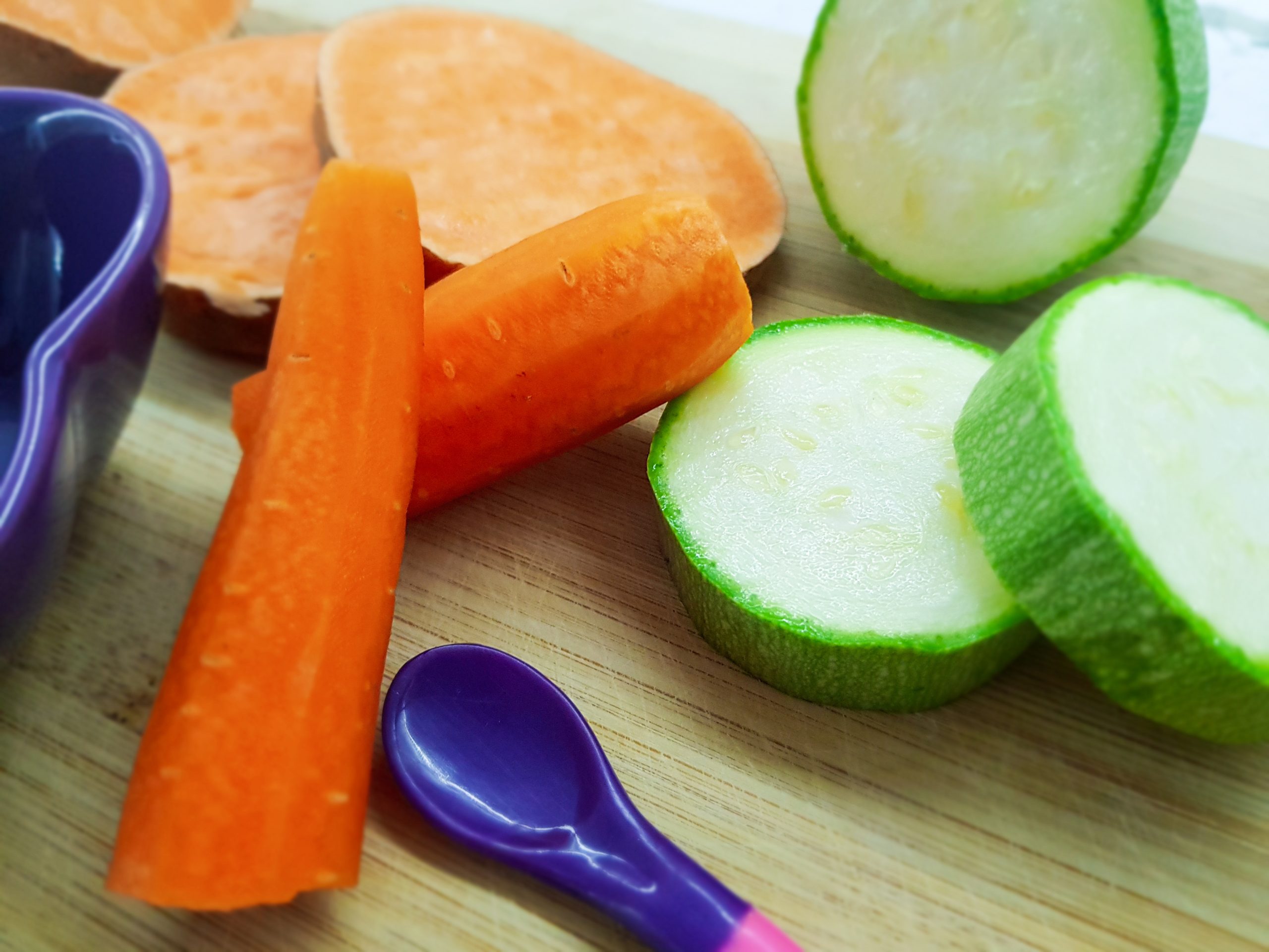 Зеленчукова каша со сладок компир, морков и тиквичка (6+)