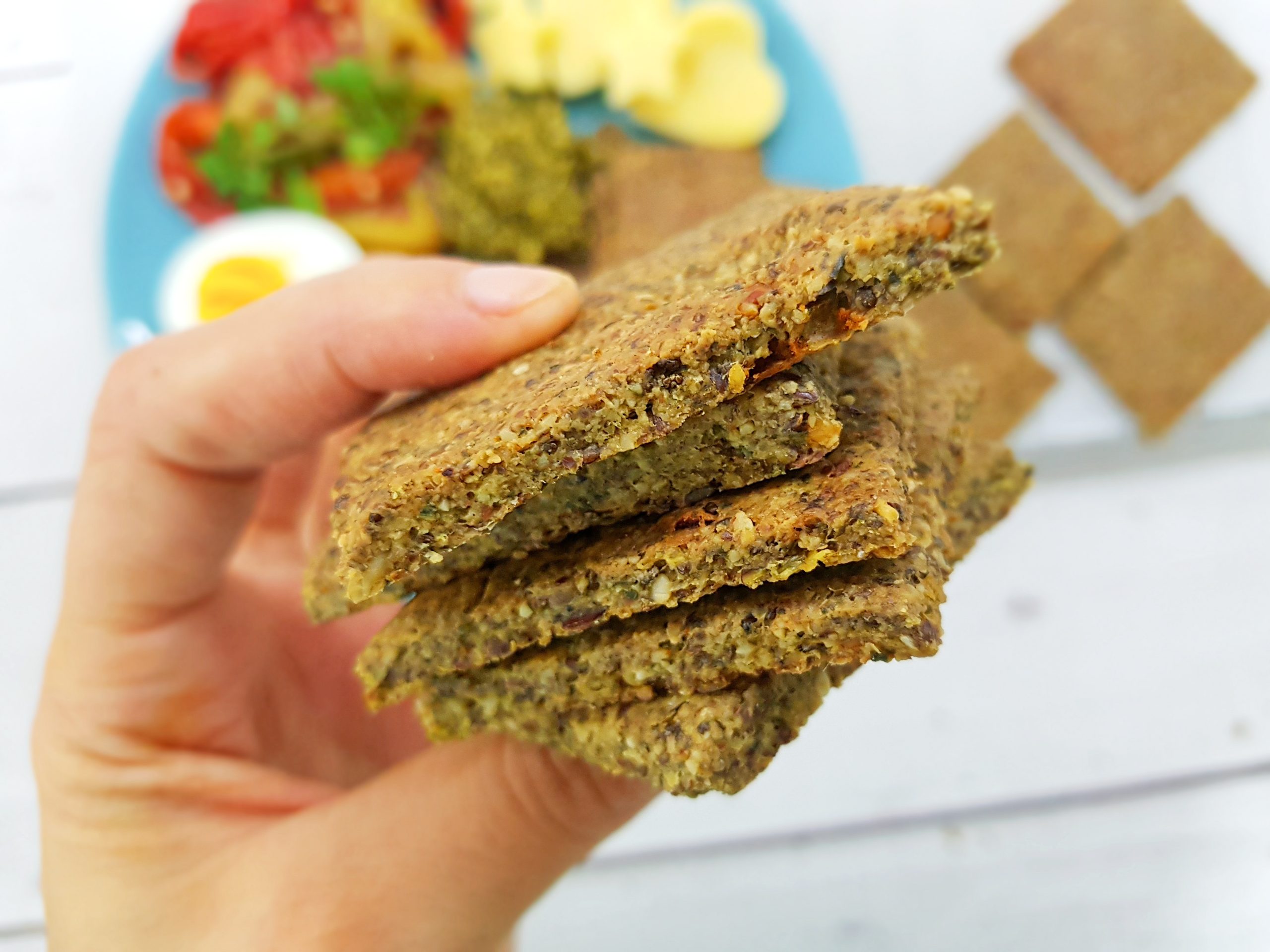 Кето (low carb) солени крекери со семиња и јатки