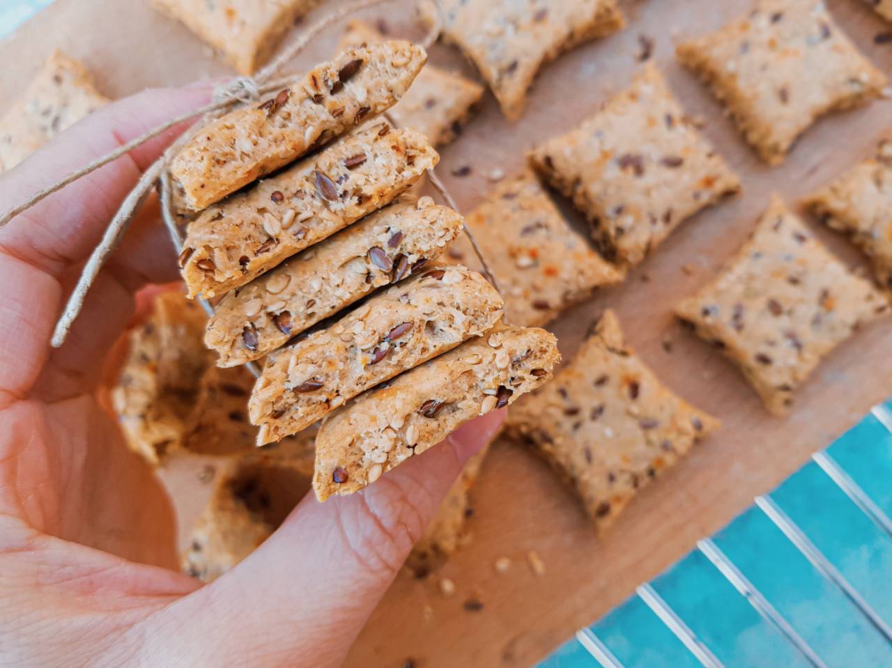 Солени крцкави крекери со семиња