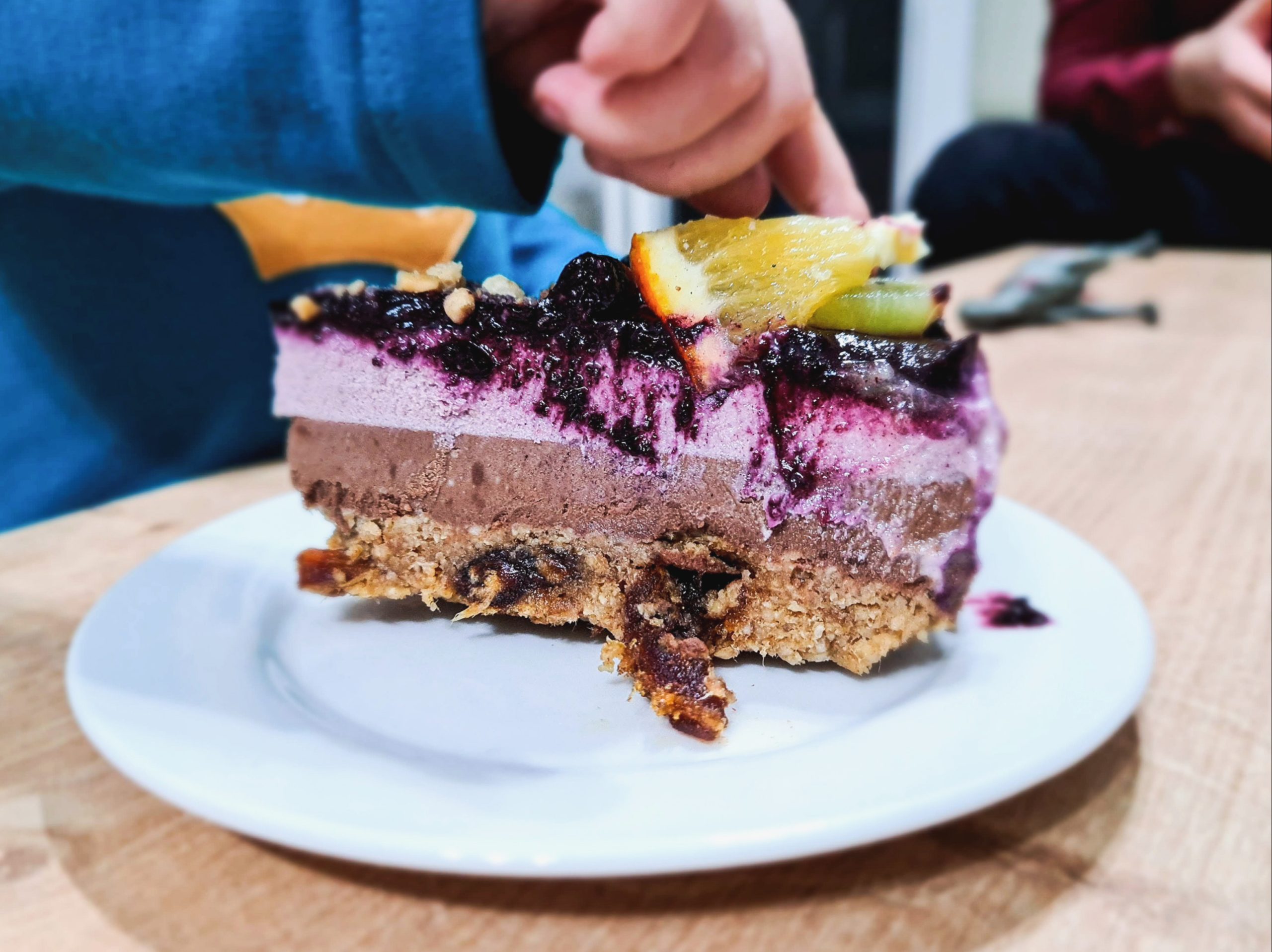 Роденденската торта на Ана (чоколадо/јагода/боровинка)