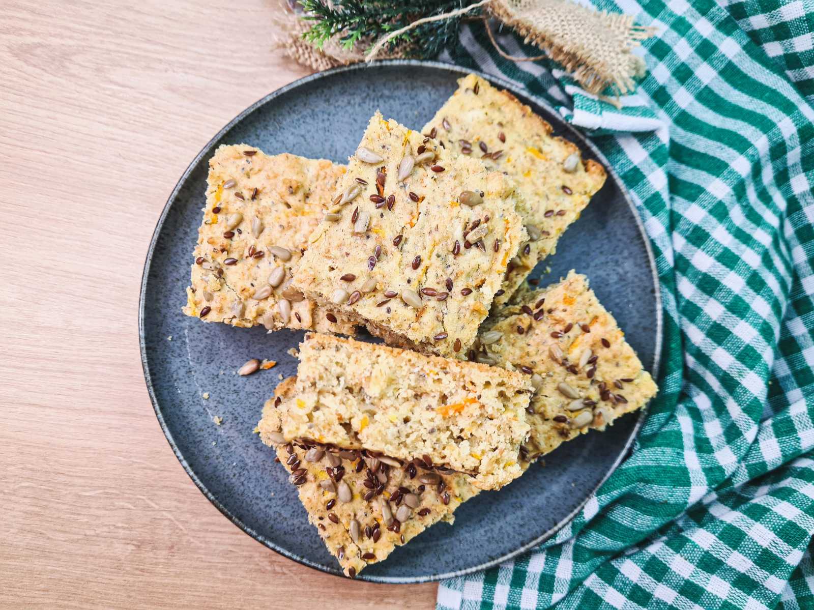 Интегрална пита со моркови и сирење – замена за новогодишни кифлички