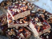 Сирови енергетски коцки со џем од сливи