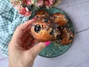 Мафини со крем и боровинки