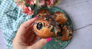 Мафини со крем и боровинки