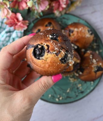 Мафини со крем и боровинки