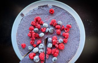 Летна торта со боровинки