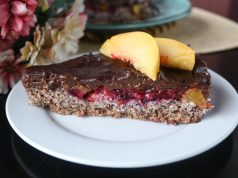 Сочен торта/колач со сливи и пудинг од чоколадо