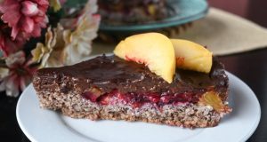 Сочен торта/колач со сливи и пудинг од чоколадо